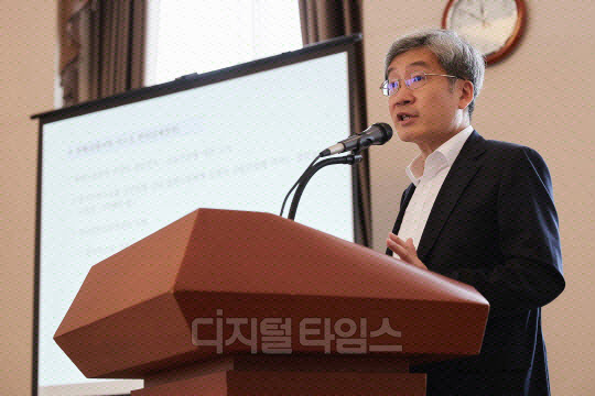 고승범 금융위원장 내정자가 과거 한국은행 출입기자단 간담회에서 발언하고 있다. (한국은행 제공)